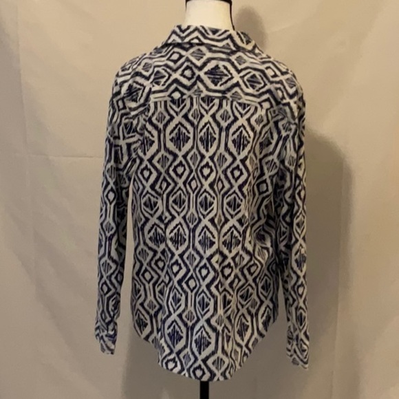 Chicos No Iron Ikat Blue and White 100% Cotton Shirt - Size 2 - Picture 2 of 4